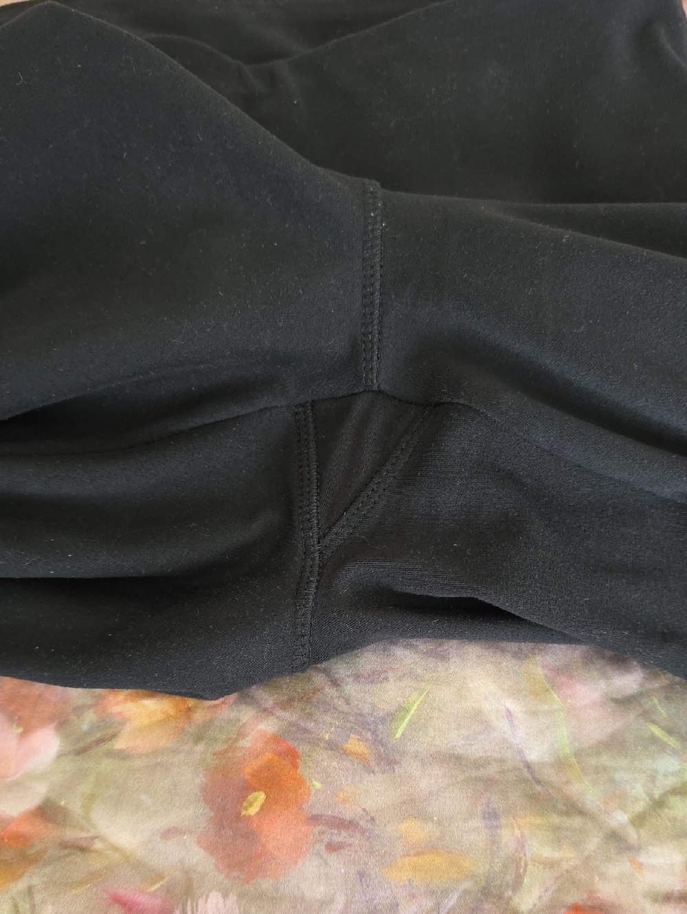 Jockey Cropped Slit Flare Yoga Pants - Picture 3 of 6